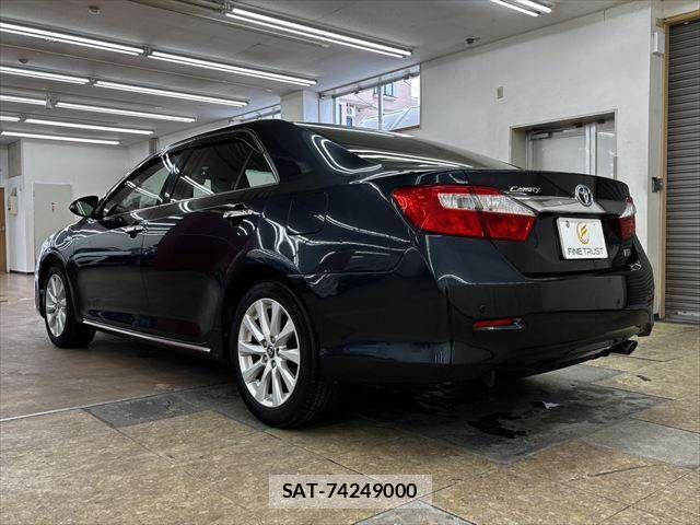 Toyota CAMRY HYBRID 2012-01 7357081-18