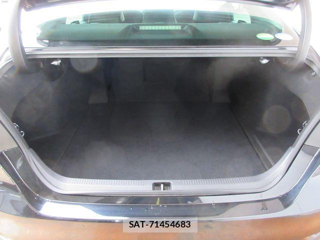 Toyota CAMRY HYBRID 2019-05 7357073-11