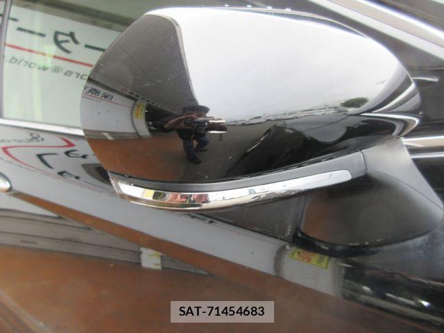 Toyota CAMRY HYBRID 2019-05 7357073-12