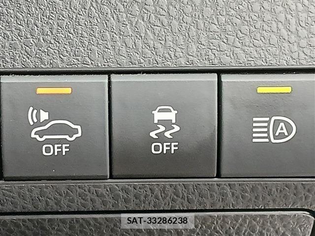 Toyota CAMRY HYBRID 2019-01 7453314-5
