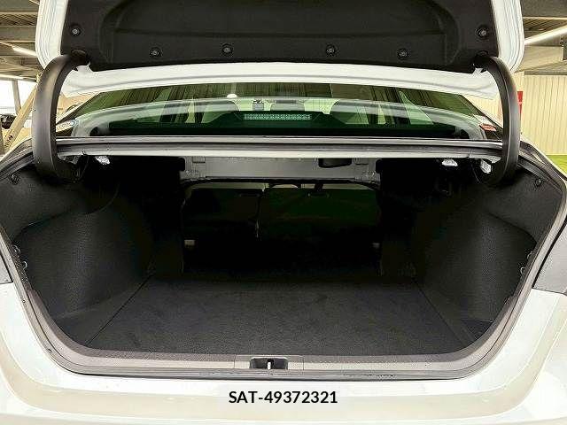 Toyota CAMRY HYBRID 2022-05 7499788-17