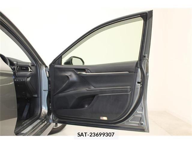 Toyota CAMRY HYBRID 2023-05 7561910-28