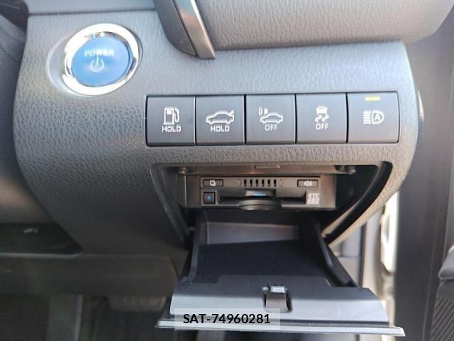 Toyota CAMRY HYBRID 2019-11 7615358-16
