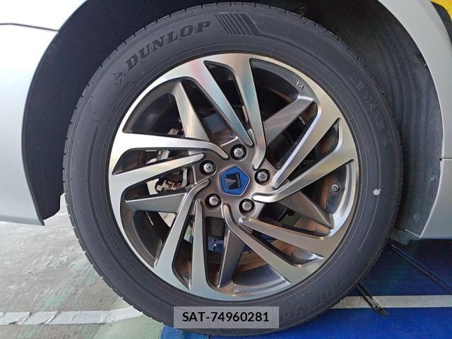Toyota CAMRY HYBRID 2019-11 7615358-25