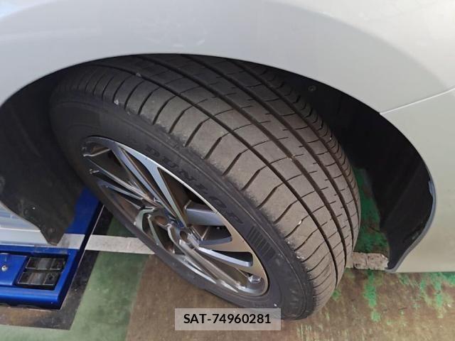 Toyota CAMRY HYBRID 2019-11 7615358-26