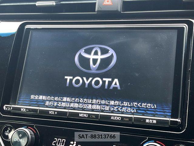 Toyota CAMRY HYBRID 2018-01 7902373-3