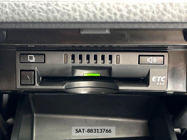 Toyota CAMRY HYBRID 2018-01 7902373-5