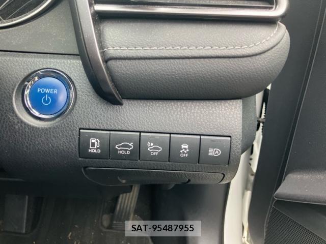 Toyota CAMRY HYBRID 2020-02 7960758-13