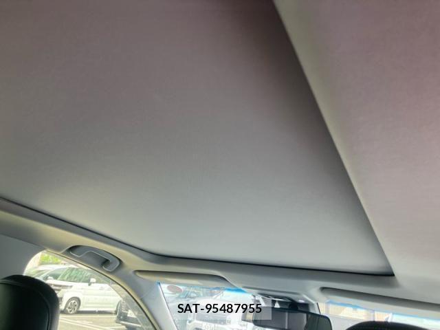 Toyota CAMRY HYBRID 2020-02 7960758-16
