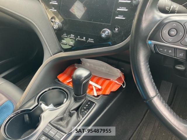 Toyota CAMRY HYBRID 2020-02 7960758-17