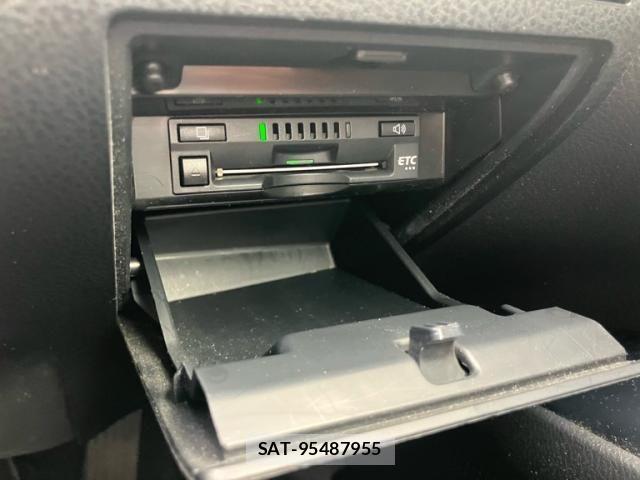 Toyota CAMRY HYBRID 2020-02 7960758-18