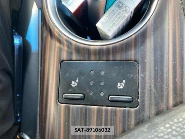 Toyota CAMRY HYBRID 2017-11 8098386-17