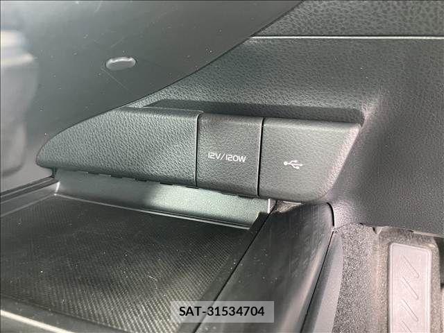 Toyota CAMRY HYBRID 2021-04 8098383-18