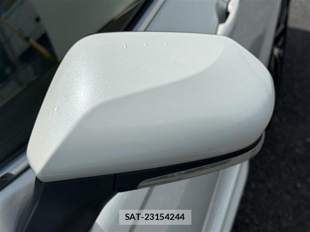 Toyota CAMRY HYBRID 2019-01 8313557-28