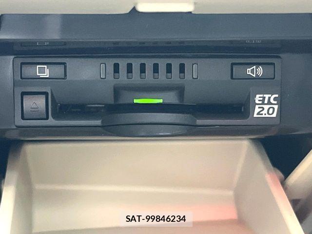 Toyota CAMRY HYBRID 2017-12 8313556-6
