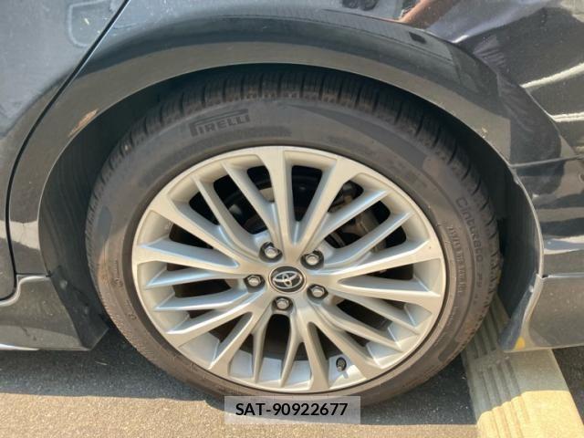 Toyota CAMRY HYBRID 2018-05 8335168-11