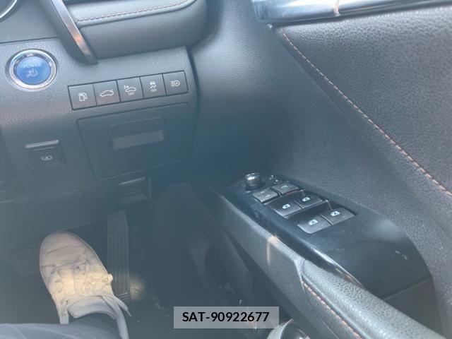 Toyota CAMRY HYBRID 2018-05 8335168-21