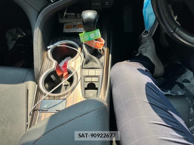 Toyota CAMRY HYBRID 2018-05 8335168-22