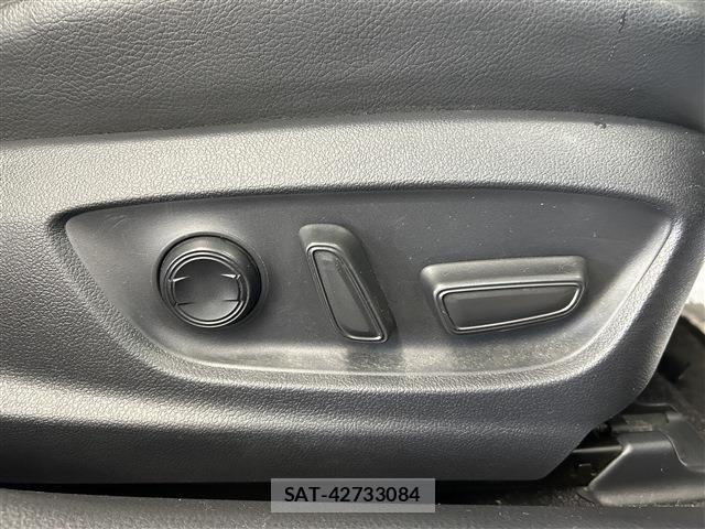 Toyota CAMRY HYBRID 2020-03 8335164-24