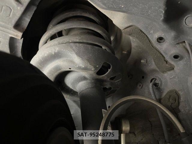 Toyota CAMRY HYBRID 2019-03 8335165-18