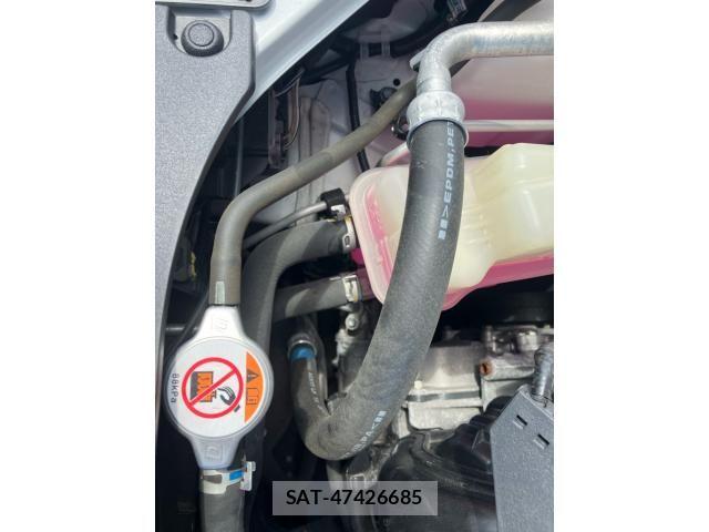 Toyota CAMRY HYBRID 2018-01 8365020-21