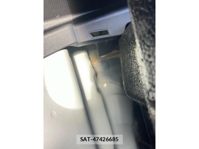 Toyota CAMRY HYBRID 2018-01 8365020-23