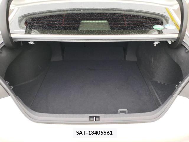 Toyota CAMRY HYBRID 2019-10 8371509-24