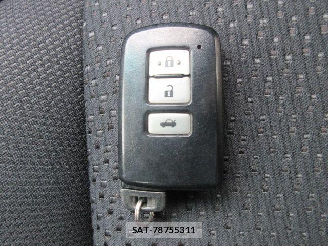 Toyota CAMRY HYBRID 2014-10 8411521-27