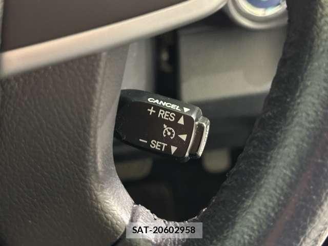 Toyota CAMRY HYBRID 2013-11 8561359-12