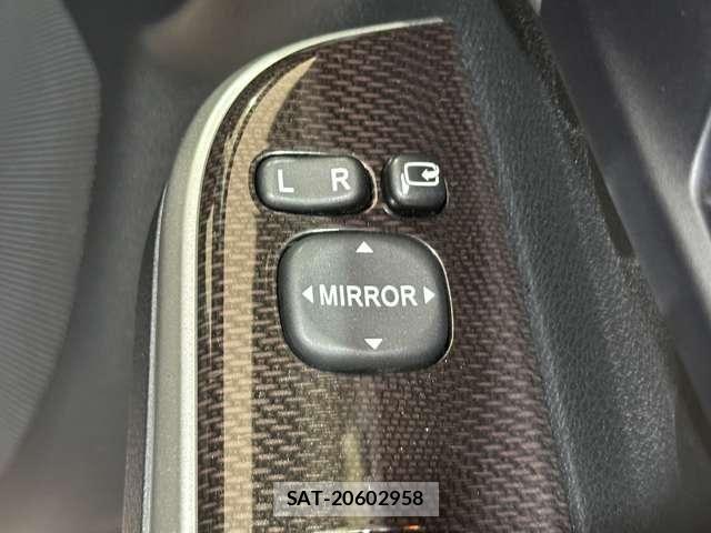 Toyota CAMRY HYBRID 2013-11 8561359-16