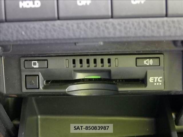 Toyota CAMRY HYBRID 2019-09 8658302-6