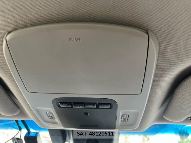 Toyota CAMRY HYBRID 2018-07 8685265-16