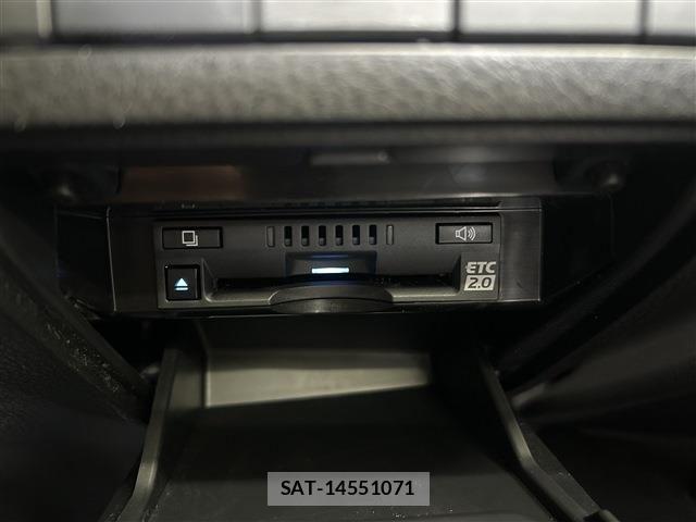 Toyota CAMRY HYBRID 2021-11 8741048-21