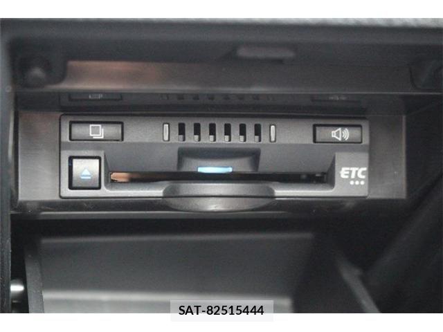 Toyota CAMRY HYBRID 2019-12 8741052-25