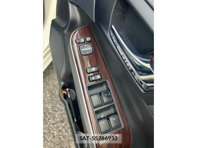 Toyota CAMRY HYBRID 2017-03 8741056-15