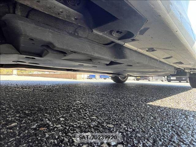 Toyota CAMRY HYBRID 2017-08 8848390-10