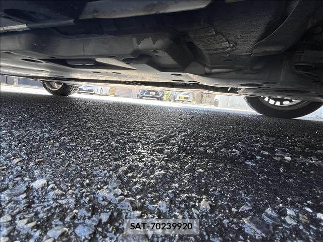 Toyota CAMRY HYBRID 2017-08 8848390-11