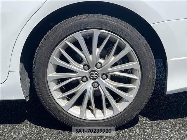 Toyota CAMRY HYBRID 2017-08 8848390-14