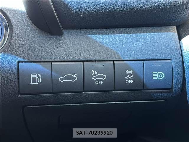 Toyota CAMRY HYBRID 2017-08 8848390-26