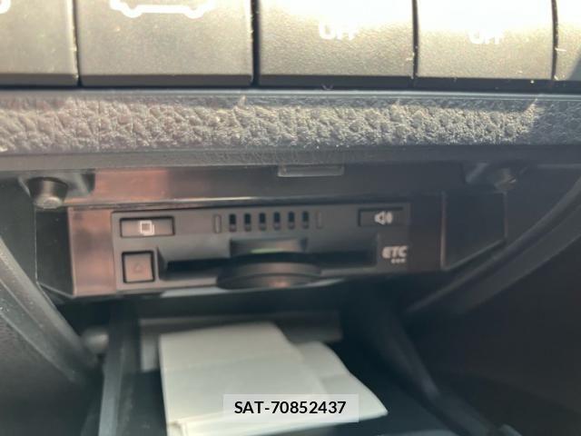 Toyota CAMRY HYBRID 2017-08 8878964-19