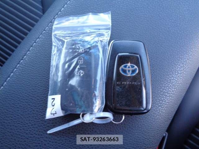 Toyota CAMRY HYBRID 2022-06 8878960-9