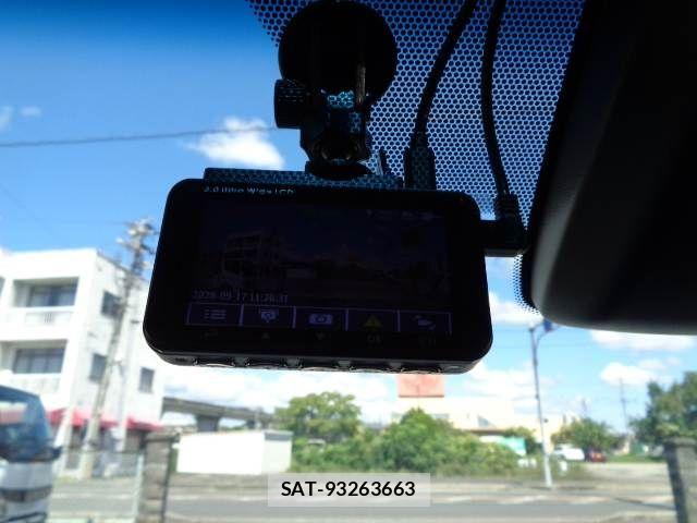 Toyota CAMRY HYBRID 2022-06 8878960-8