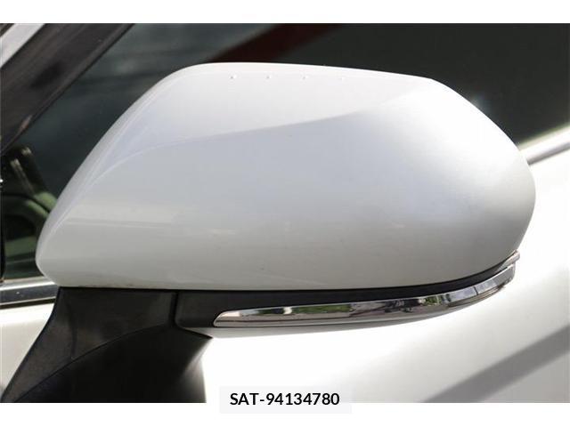 Toyota CAMRY HYBRID 2018-01 8883390-27