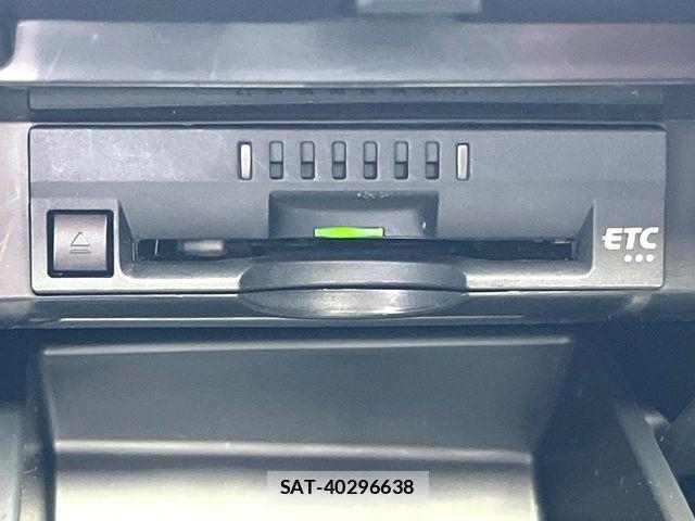 Toyota CAMRY HYBRID 2023-02 8883387-7