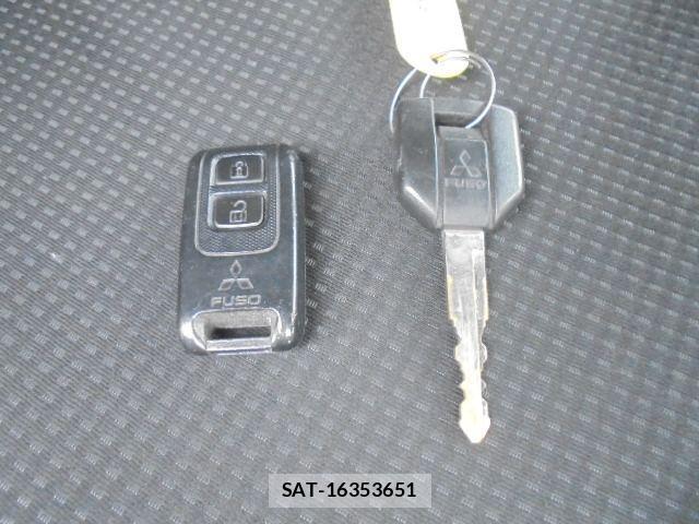Mitsubishi CANTER 2016-09 1214065-16