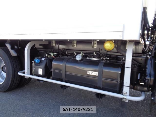 Mitsubishi CANTER 2023-05 1445078-17