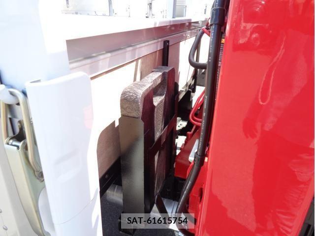 Mitsubishi CANTER 2024-10 858406-8