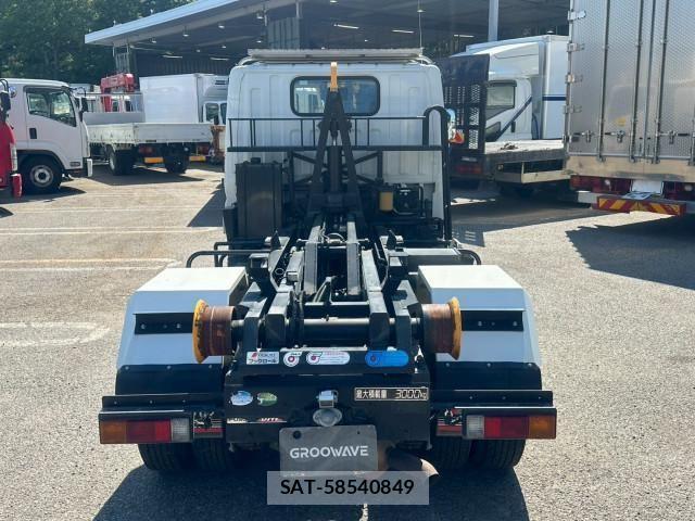 Mitsubishi CANTER 2019-04 830065-7