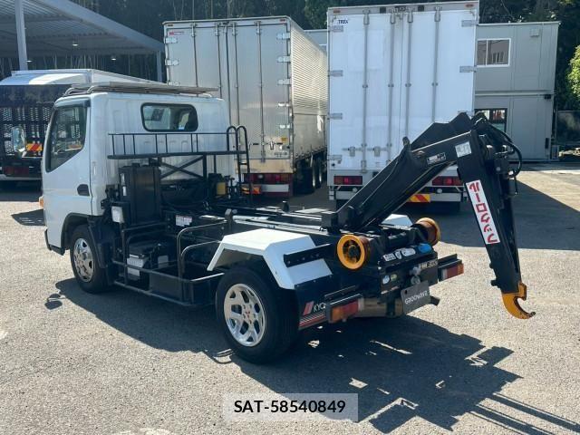 Mitsubishi CANTER 2019-04 830065-11