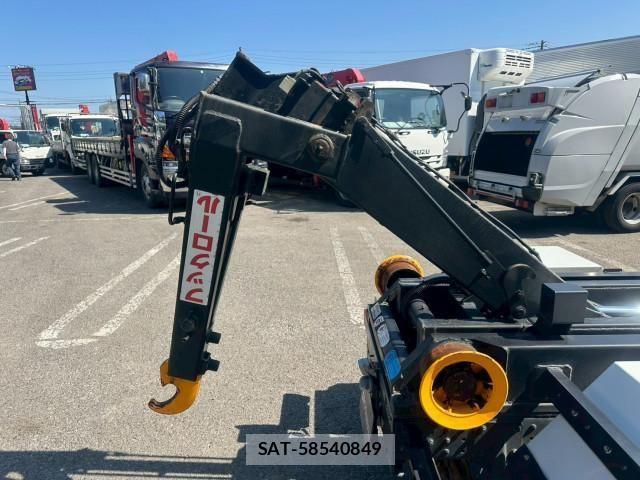 Mitsubishi CANTER 2019-04 830065-12
